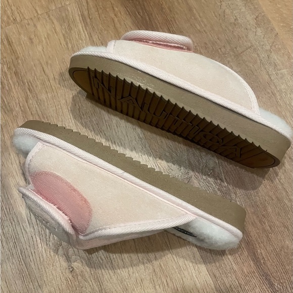 Nautica Women's Blush and Cream Slippers - Picture 4 of 5